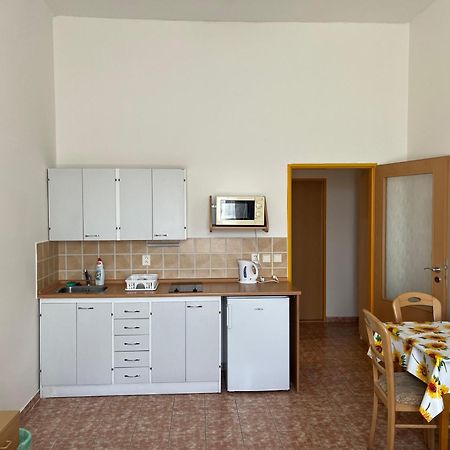 Svetlik Apartmanovy Dum Obecna Skola מראה חיצוני תמונה