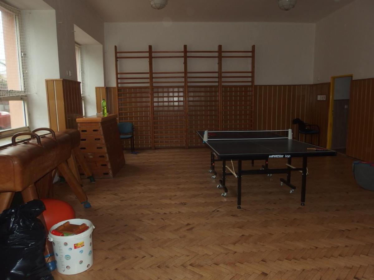 Svetlik Apartmanovy Dum Obecna Skola מראה חיצוני תמונה