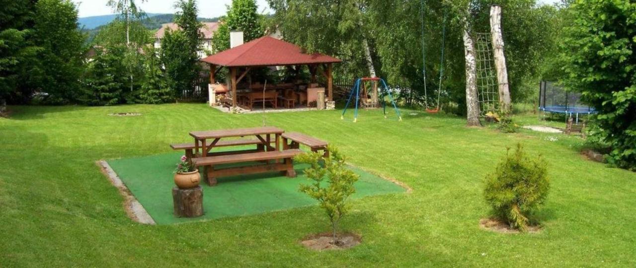 Svetlik Apartmanovy Dum Obecna Skola מראה חיצוני תמונה