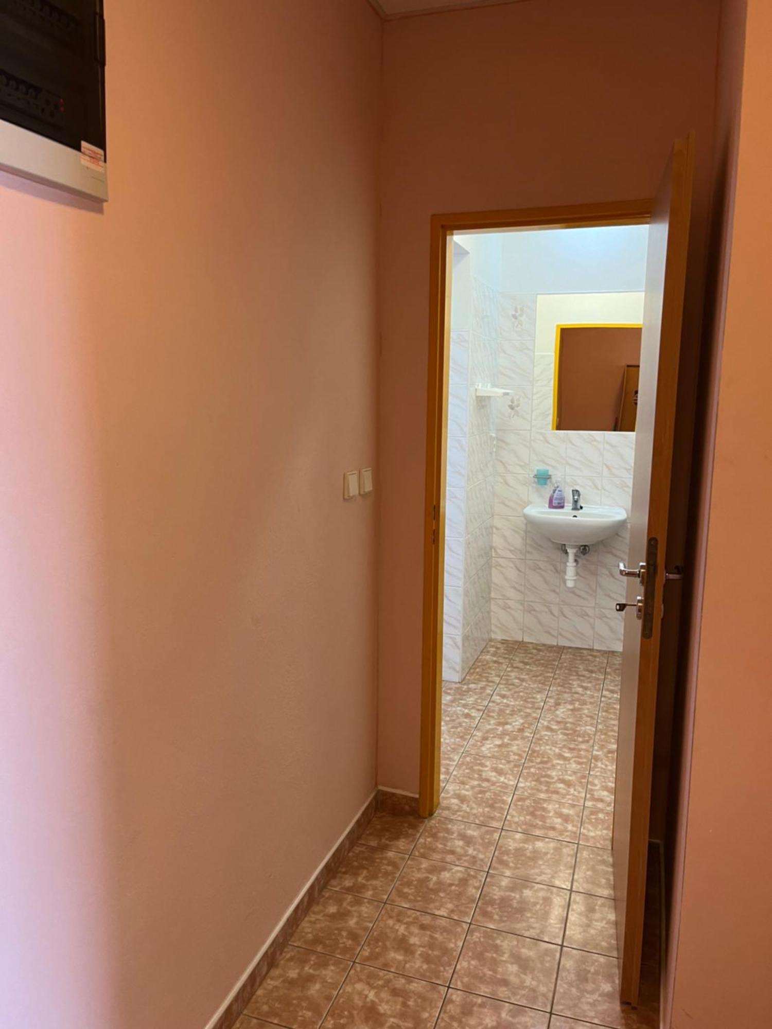 Svetlik Apartmanovy Dum Obecna Skola מראה חיצוני תמונה