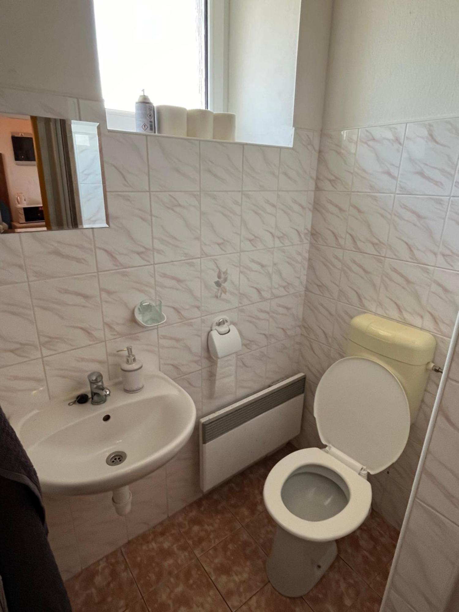 Svetlik Apartmanovy Dum Obecna Skola מראה חיצוני תמונה