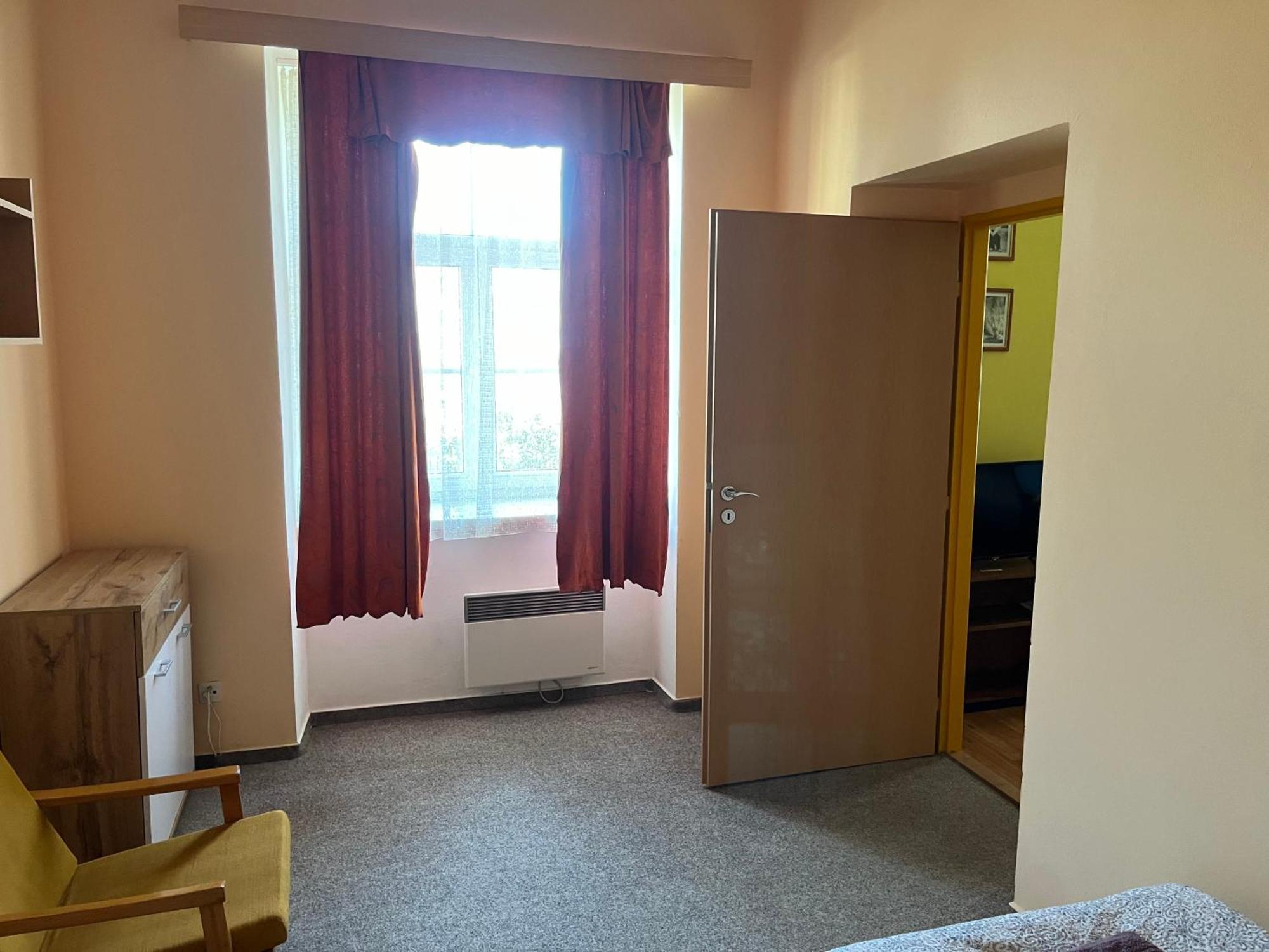 Svetlik Apartmanovy Dum Obecna Skola מראה חיצוני תמונה