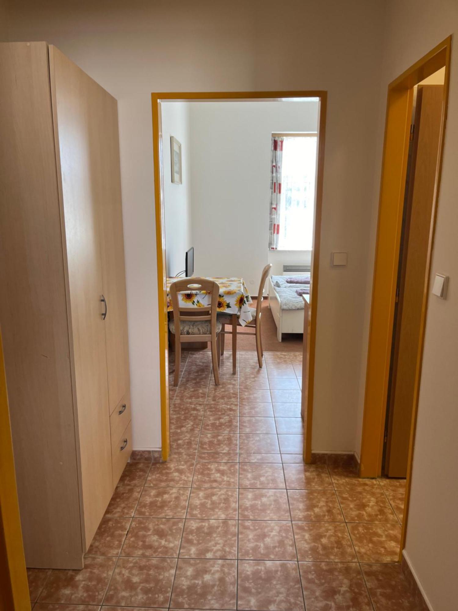 Svetlik Apartmanovy Dum Obecna Skola מראה חיצוני תמונה