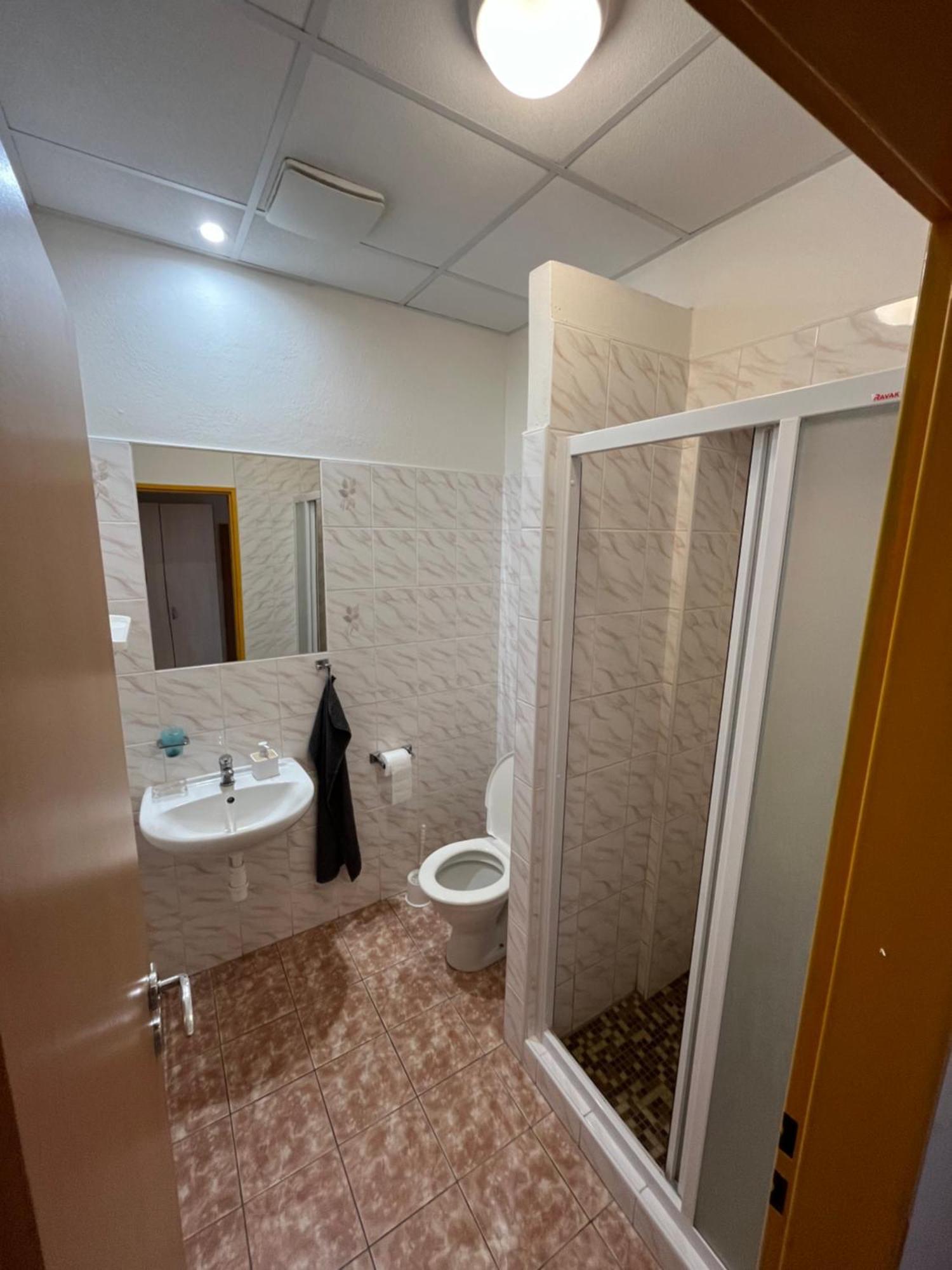 Svetlik Apartmanovy Dum Obecna Skola מראה חיצוני תמונה