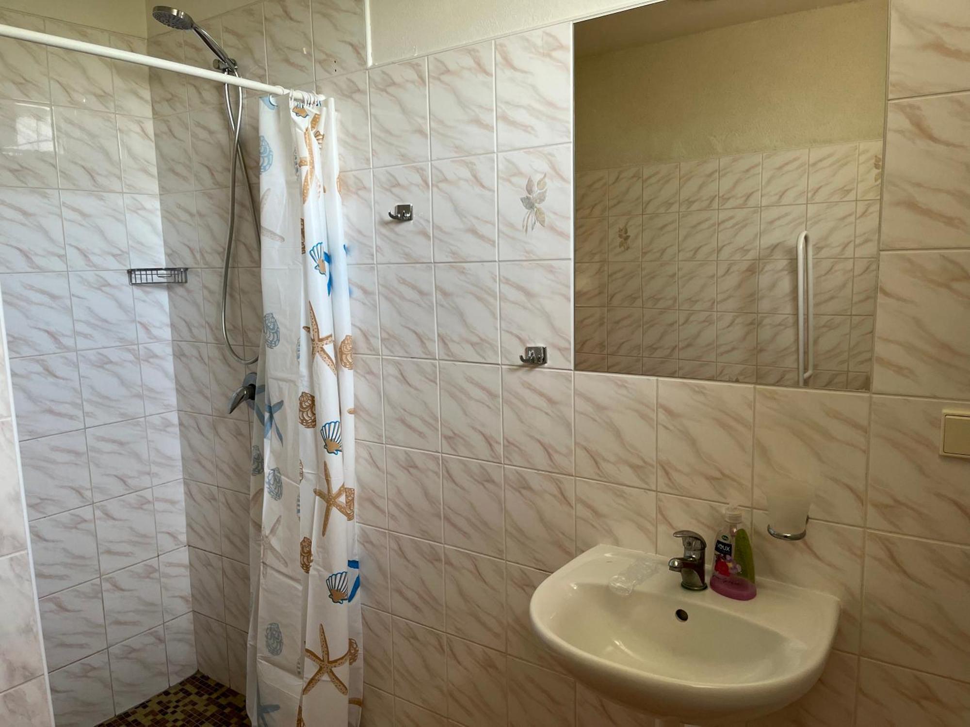 Svetlik Apartmanovy Dum Obecna Skola מראה חיצוני תמונה