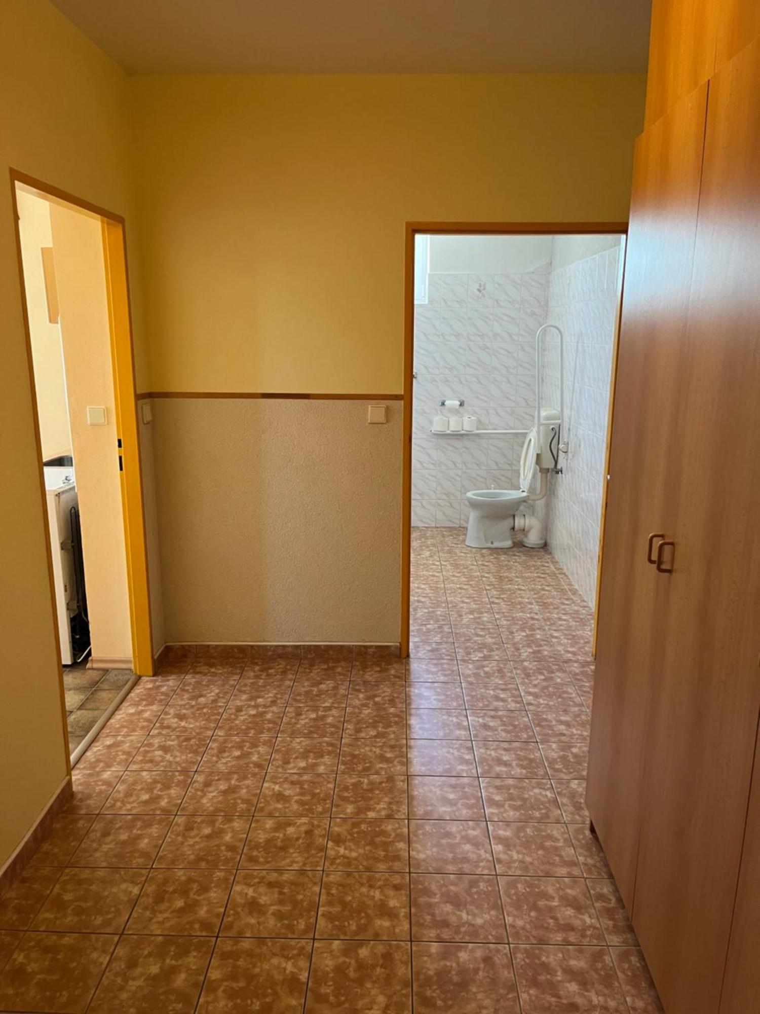 Svetlik Apartmanovy Dum Obecna Skola מראה חיצוני תמונה